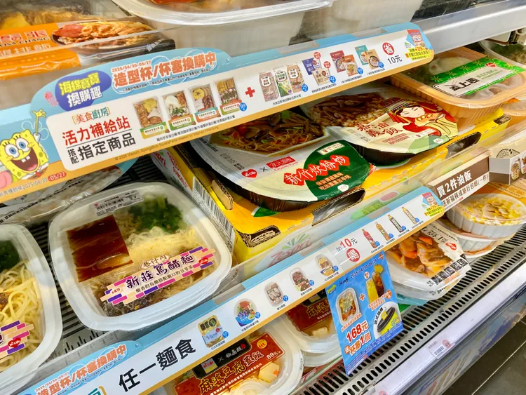 萊爾富近期推出「巷仔內」鮮食系列，包含蘆洲切仔麵、新莊烏醋麵等品項。莊偉祺攝