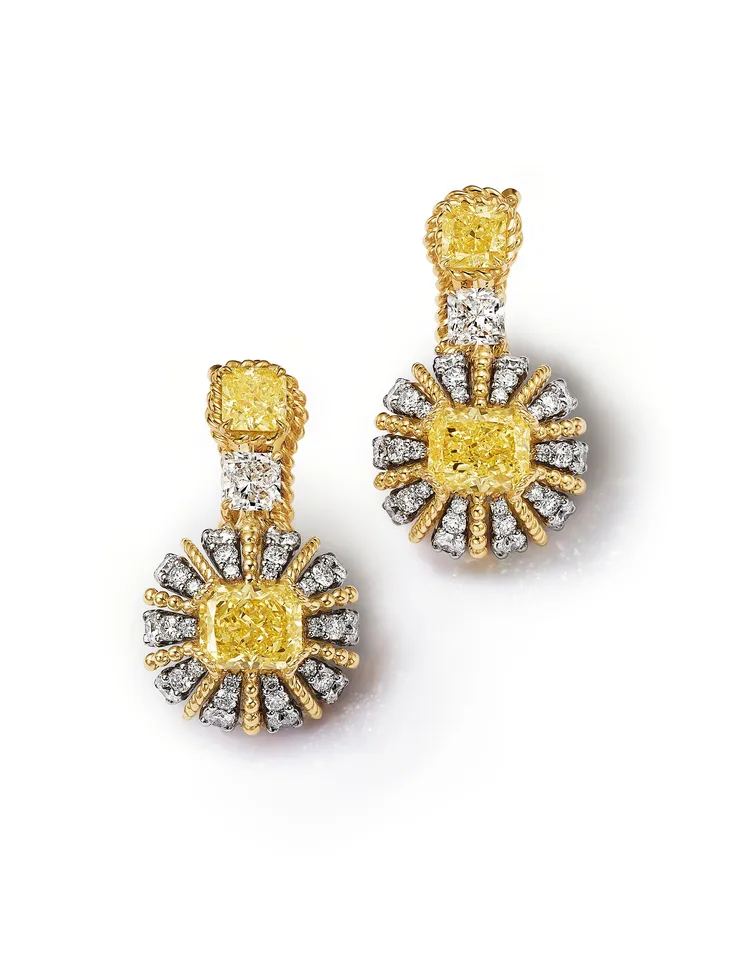 Sea of Wonder Urchin系列鉑金與黃K金鑲嵌4顆逾6克拉改良式矩形及長方形明亮式切割濃彩黃鑽與鑽石耳環。品牌提供