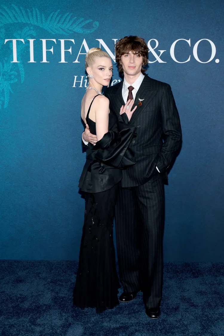 Anya Taylor-Joy（左圖）與丈夫Malcolm McRae。品牌提供