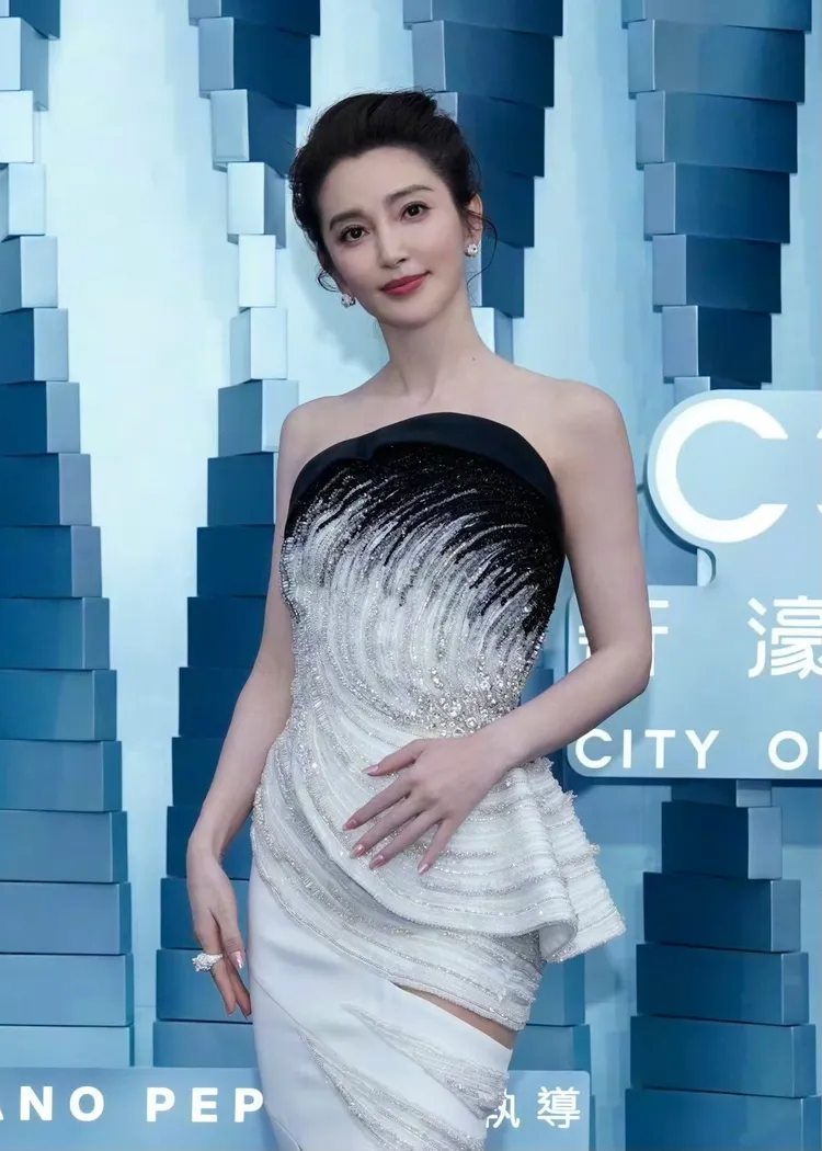 李冰冰當天的第二套禮服。品牌提供