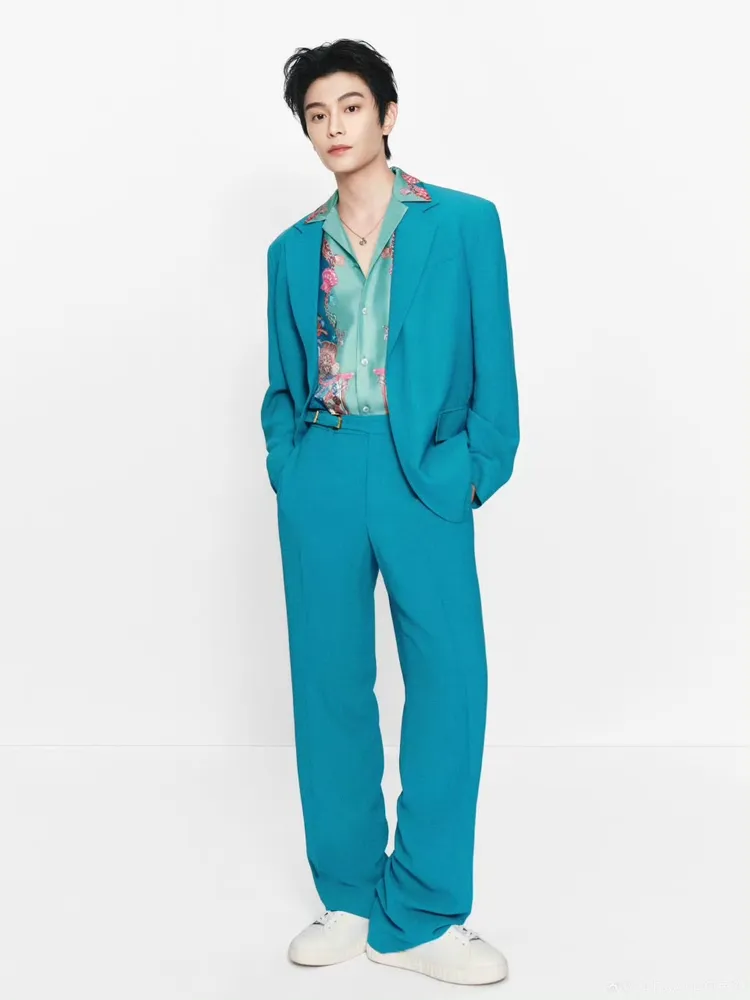 丁禹兮成為VERSACE全球代言人。翻攝VERSACE微博