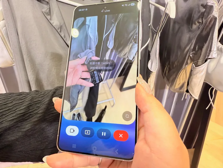 透過Gemini Live可以直接用鏡頭來進行所見即所答。趙筱文攝