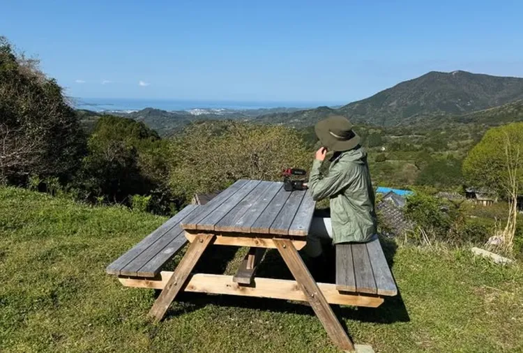 Tommy在復出文配上遠眺山景照。翻攝Tommy IG