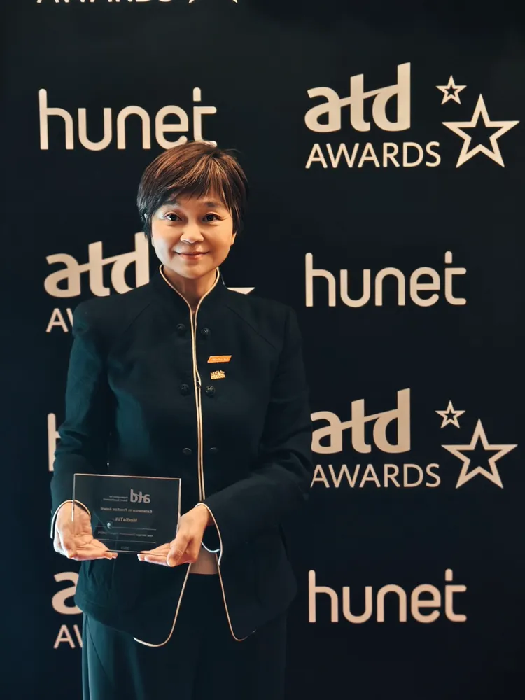 聯發科技資深副總經理暨人資長林秀瑜代表領取ATD獎項。聯發科提供