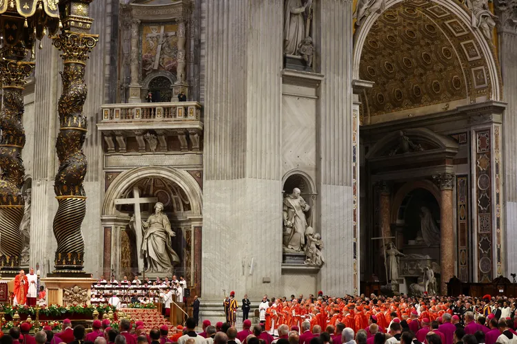 樞機主教團7日早晨參加特別彌撒。路透社