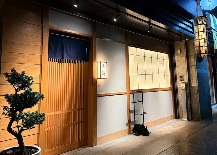 騰壽司鍋物位於新北市府門口前巷子內，相當神祕低調，據傳美魔女闆娘擁有高顏質與模特兒身材。翻攝自google map