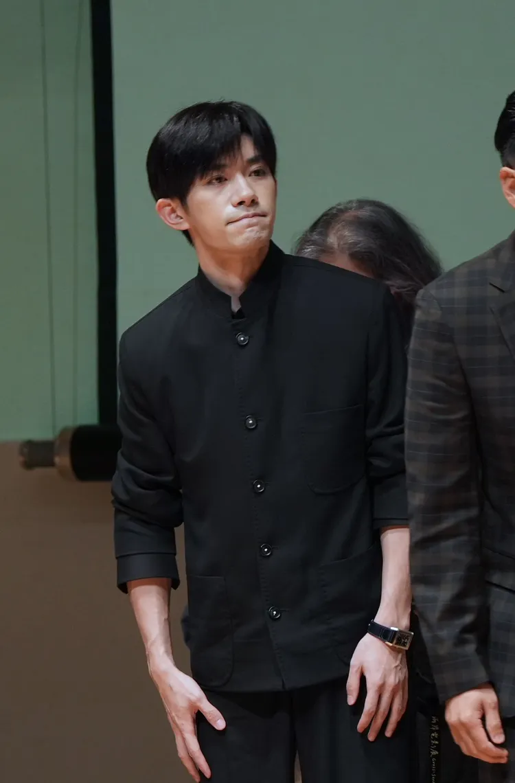 易烊千璽演腦麻。攝影中心攝