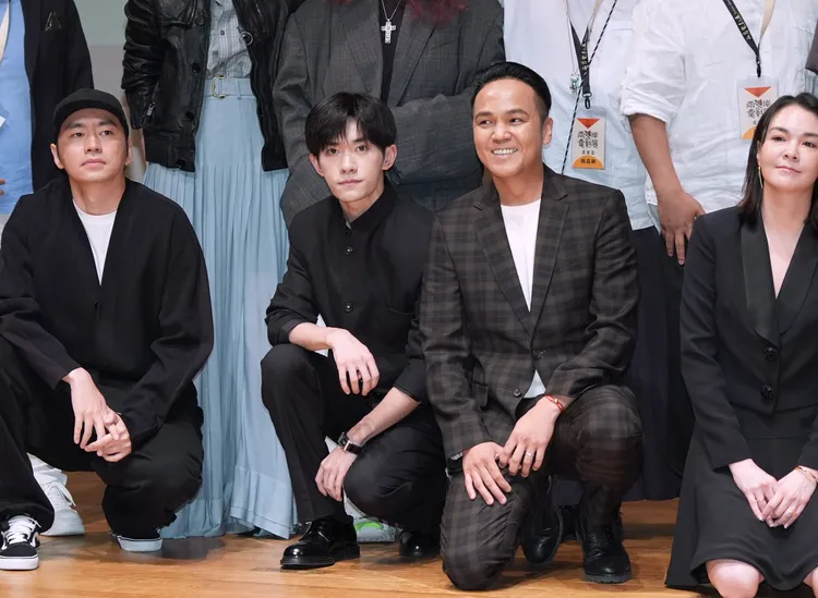 易烊千璽（左二）。攝影中心攝