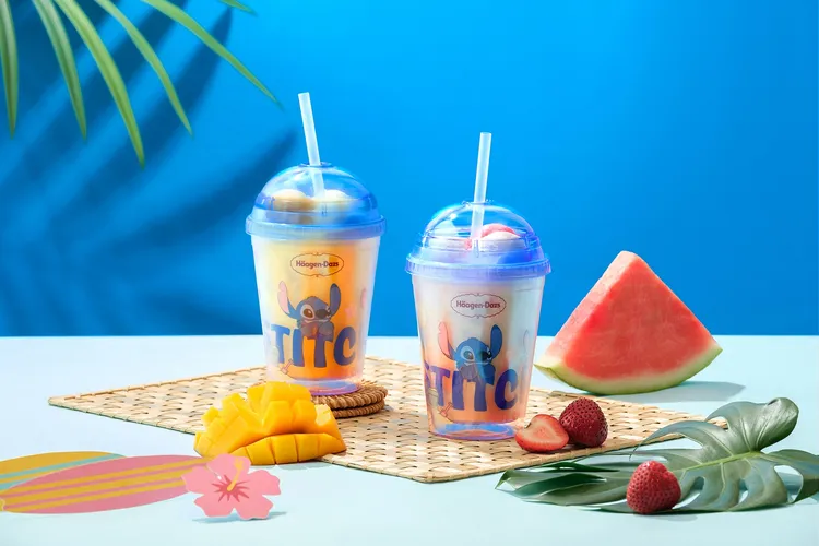 哈根達斯推出冰淇淋凍飲「香芒Alohäa」與「西瓜草莓Alohäa」，凡購買任一口味即贈「史迪奇Cool夏冷飲杯」。業者提供