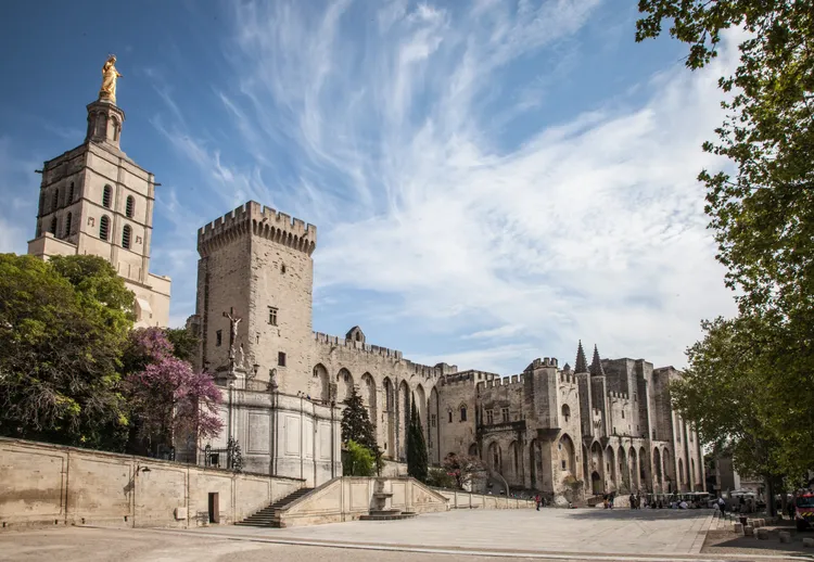 LV將在亞維儂教皇宮舉辦2026早春大秀。品牌提供