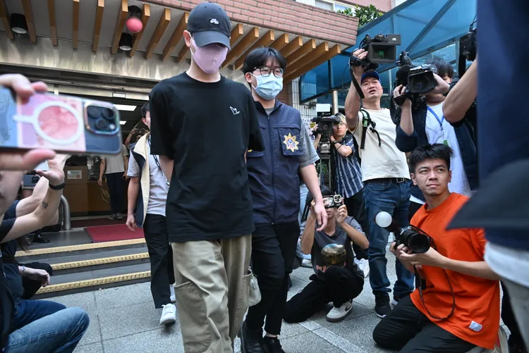 舞台劇演員黃博石也涉逃兵，遭永和分局拘提到案偵訊後送往新北地檢署。攝影中心