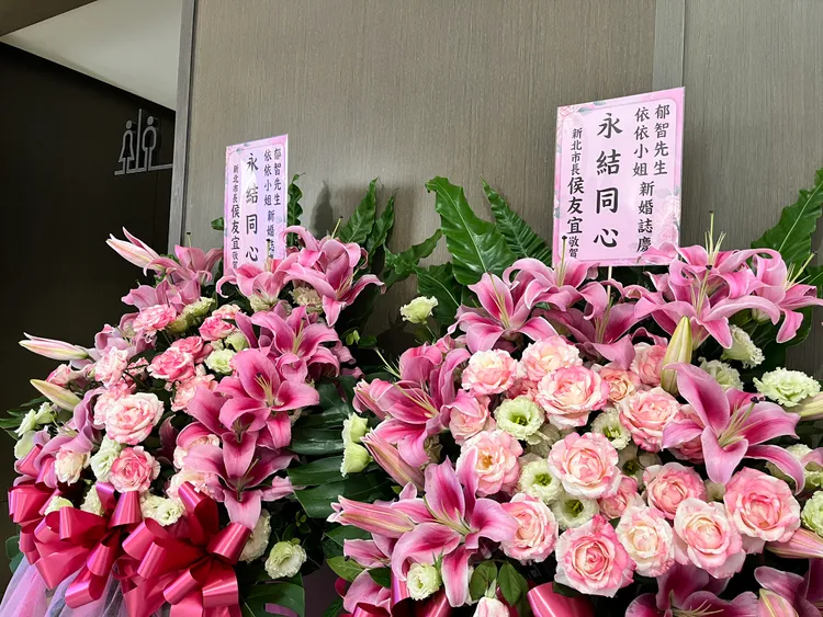 納豆婚禮，表舅新北市長侯友宜，不僅到場祝福，送上花籃，並為新人致詞。莊宗達攝