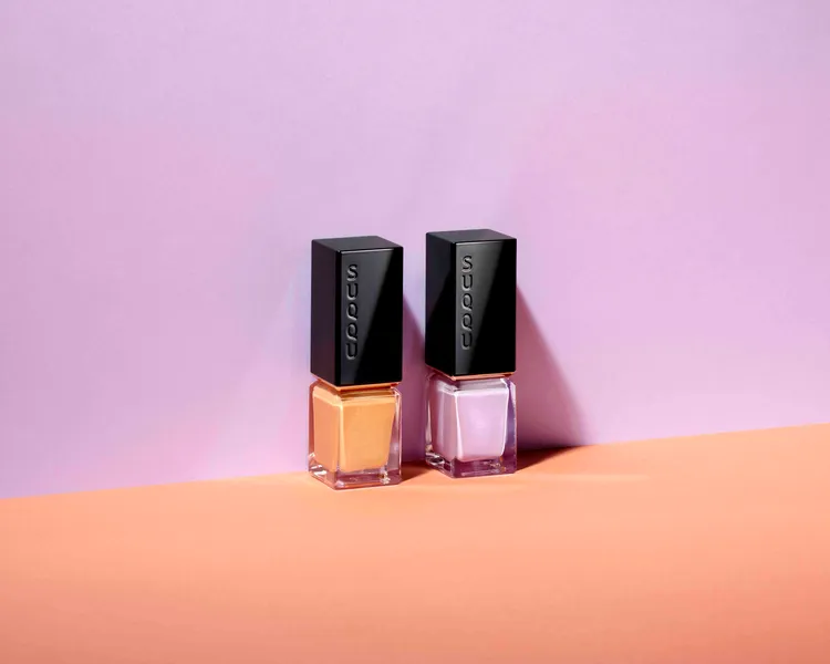 SUQQU晶采妍色指甲油，950元。品牌提供