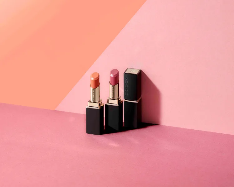 SUQQU晶采潤艷唇膏，2050元。品牌提供