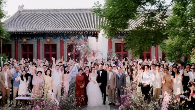 汪小菲婚禮大合照。翻攝股指期貨998微博