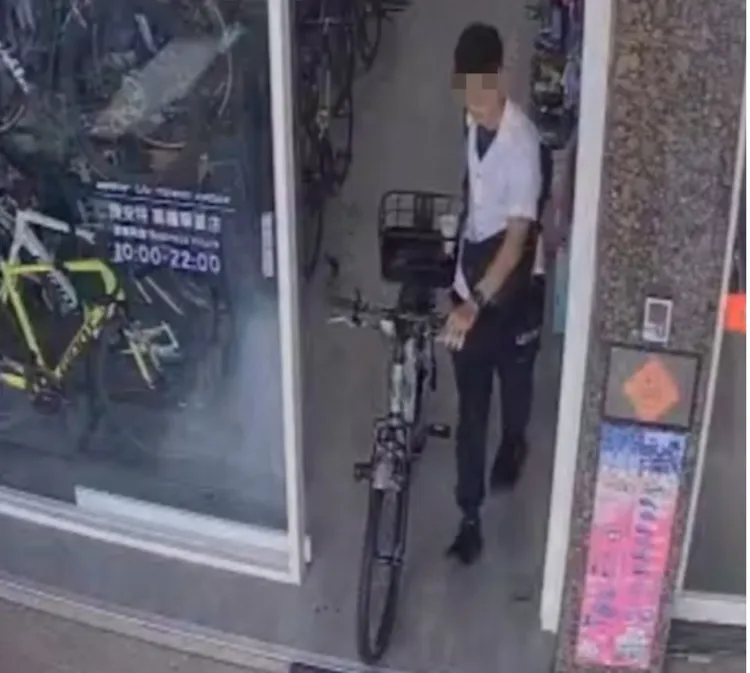 梁姓海軍少尉買了單車後一路北行，今天凌晨在嘉義被警方找到。翻攝照片