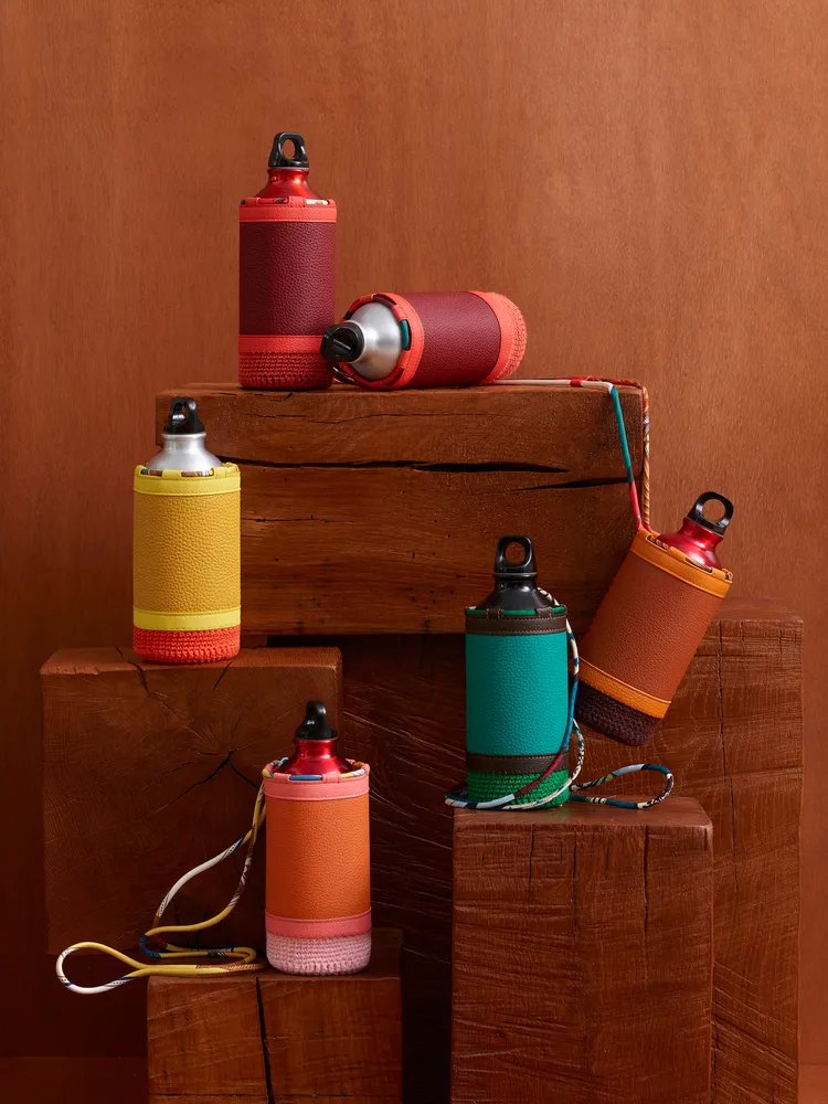 愛馬仕ppetit h水壺套，各3萬6000元。品牌提供