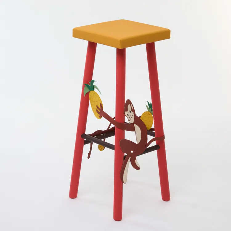 愛馬仕petit h鳳梨與獼猴風景大號椅凳，121萬1400元。品牌提供
