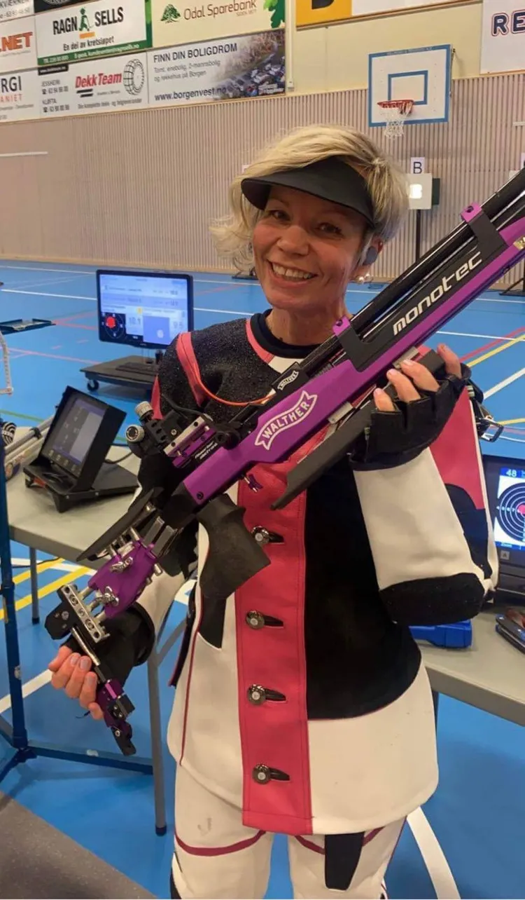 Karoliussen日常練習射擊的帥氣模樣。Karoliussen提供