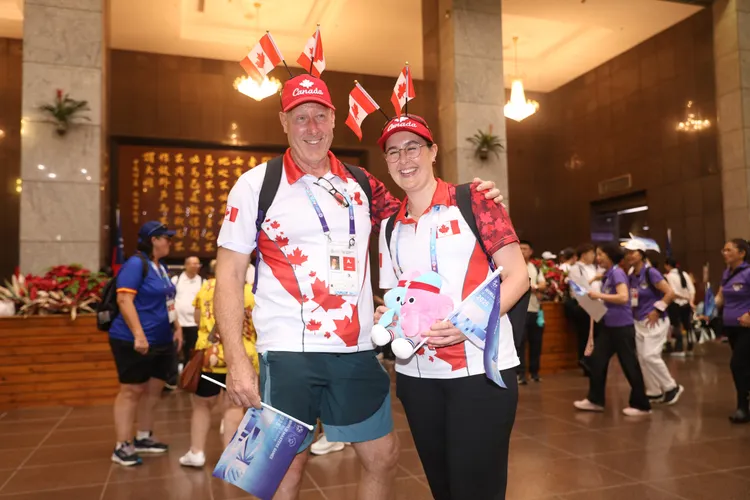 加拿大選手的可愛裝扮，引人注目。彭欣偉攝