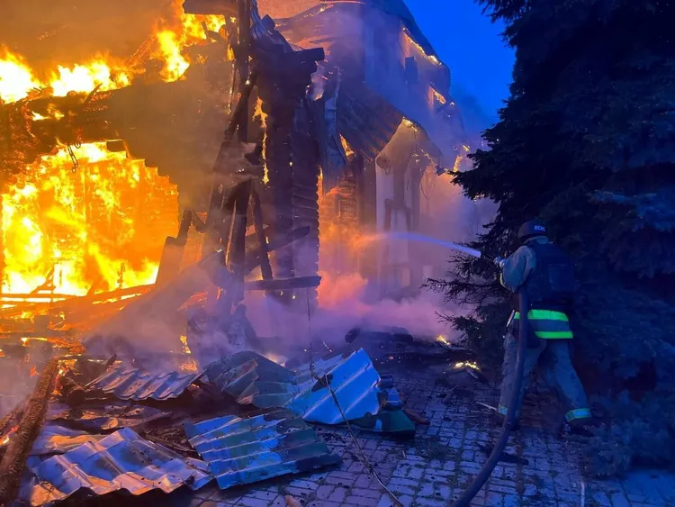 烏克蘭遭到俄羅斯空襲，造成至少13人死亡。路透社