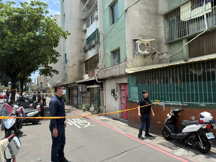 2名男子債務糾紛起衝突，械鬥後均重傷送醫。翻攝畫面