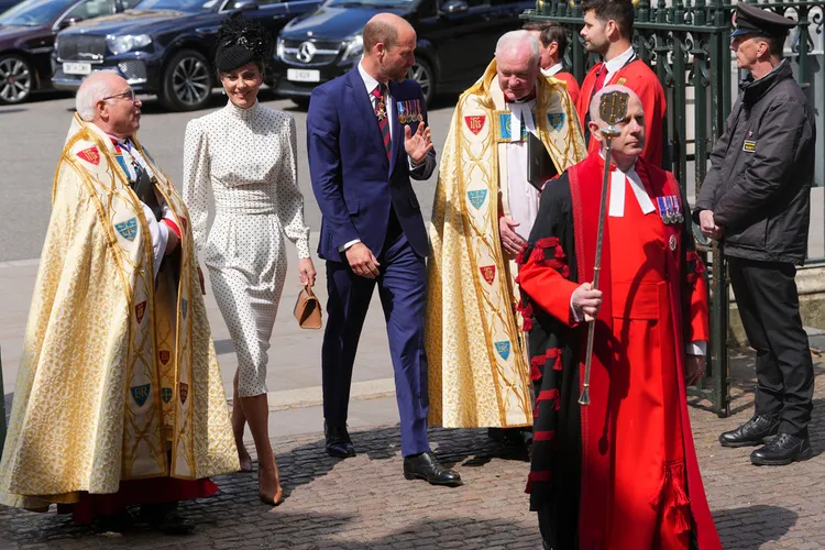 凱特王妃（左2）、威廉王子（左3）出席「歐洲勝利日（VE Day）」80周年紀念儀式。美聯社