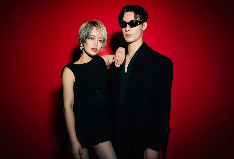 戴愛玲與博文拍封面照。華納音樂提供