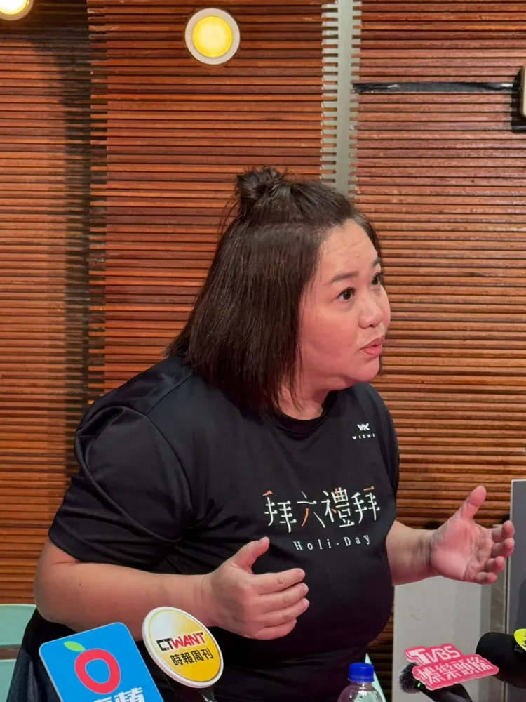 鍾欣凌表情嚴肅談論陳大天閃兵後續。王思穎攝影