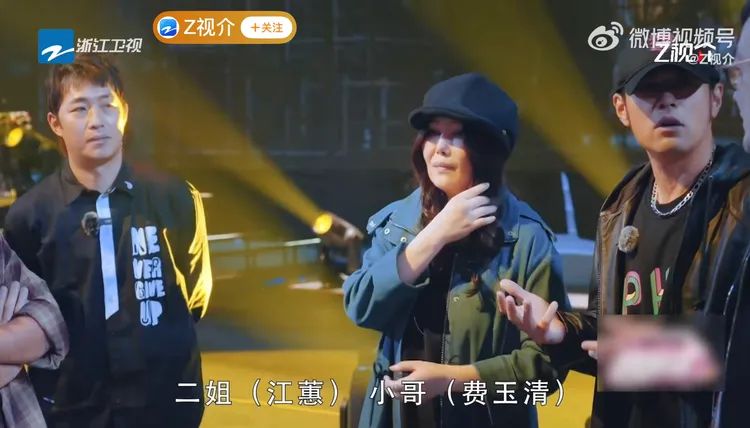 周杰倫（右）在節目中意外洩漏費玉清近況。翻攝微博