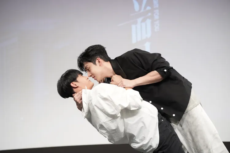 葛兆恩和Nelson現場接吻引尖叫。三立提供