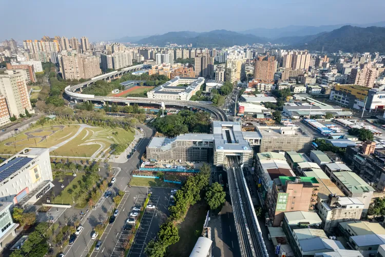 北大悠揚步行至捷運三鶯線三峽站約5分鐘。新理想行銷團隊提供