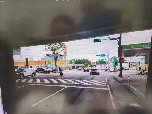 高中生首次騎車上學竟闖紅燈 直行騎士挨撞!大嘆被校服猴擊落