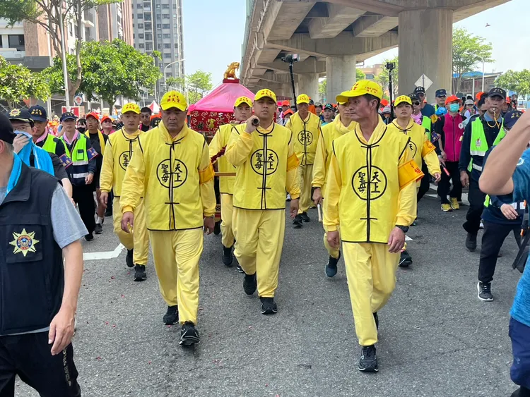白沙屯媽祖速度驚人，下午1時許已抵達彰化縣。民眾提供