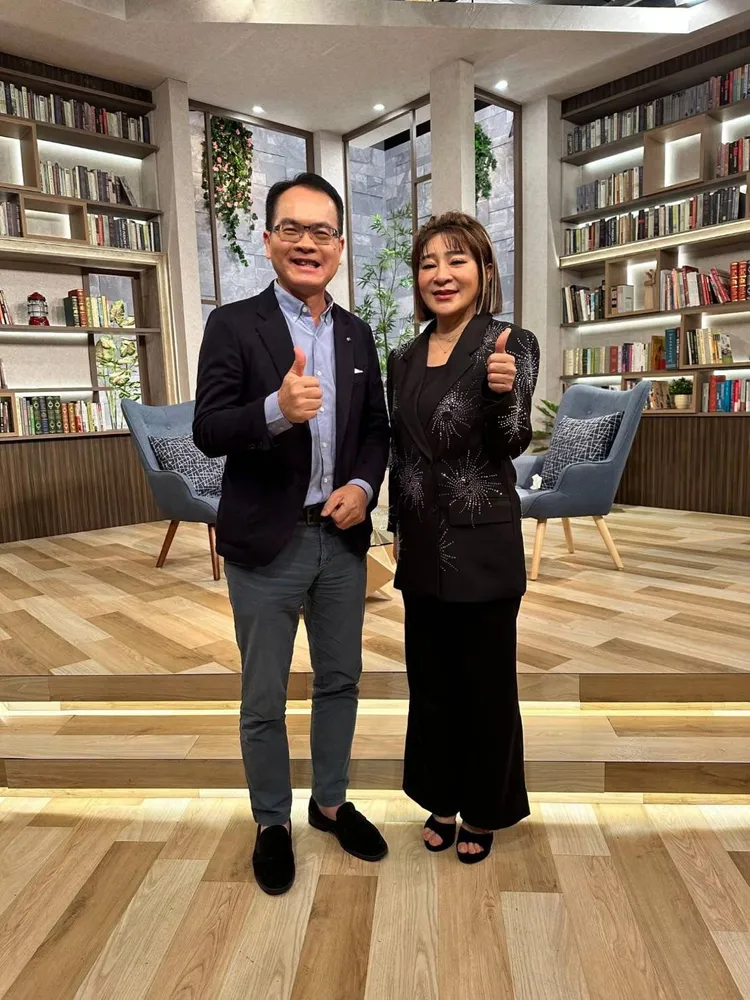 （左起）鄭弘儀、王彩樺。三立提供