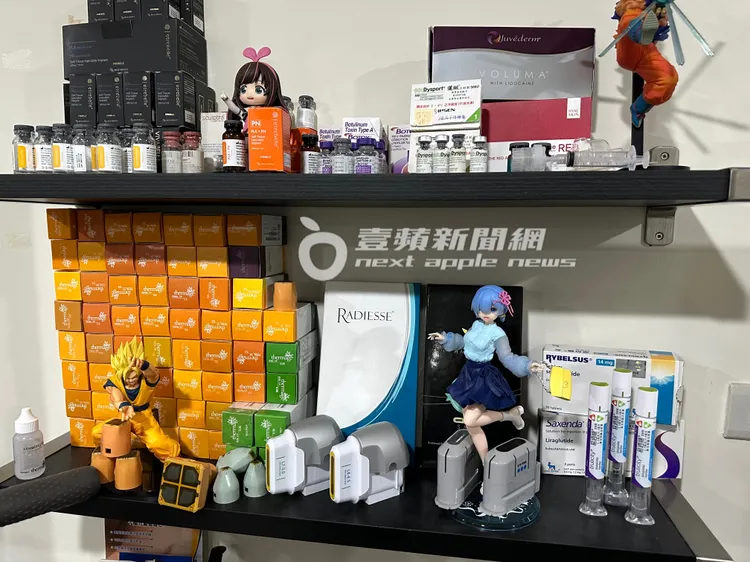 林森北路非法醫美工作室，架上擺放各類熱門醫療產品。特勤中心攝