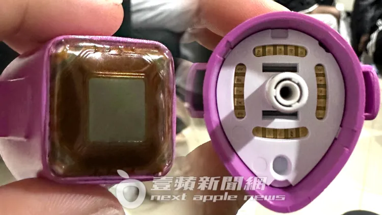 助理拿來源不明「非法鳳凰電波」紫鑽探頭招攬生意，包裝上均無中文標示及鐳射防偽標籤。合成照片、特勤中心攝