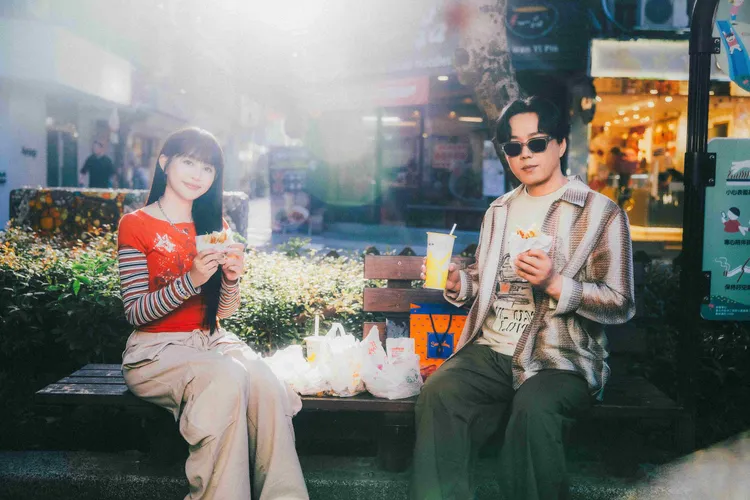 琳誼（左）專輯主打《帶你去逛街》，邀來蕭煌奇合唱。相映音樂提供