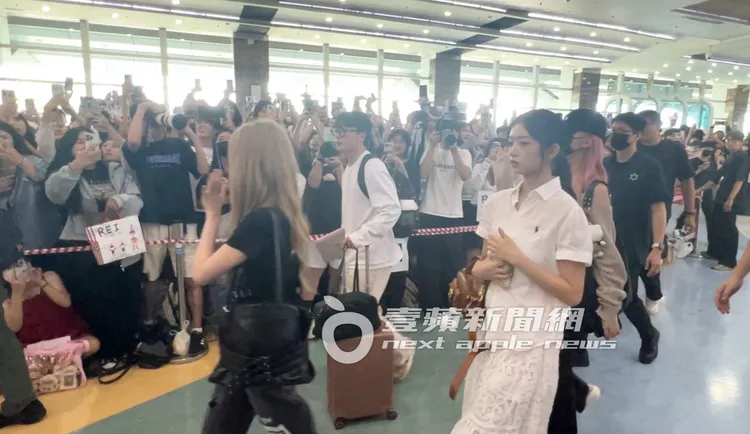 秋天（左）、Rei、Liz走在後頭。陳薇安攝