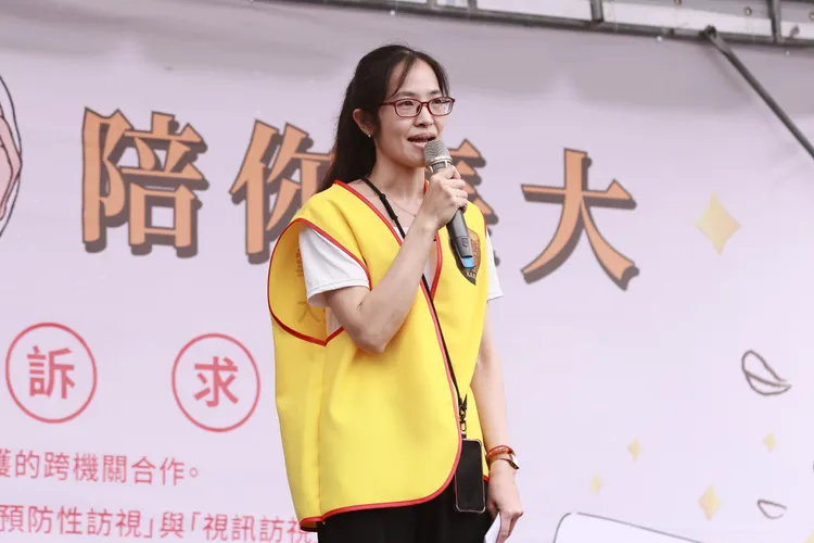 510護兒集會行動負責人在台上演講。彭欣偉攝