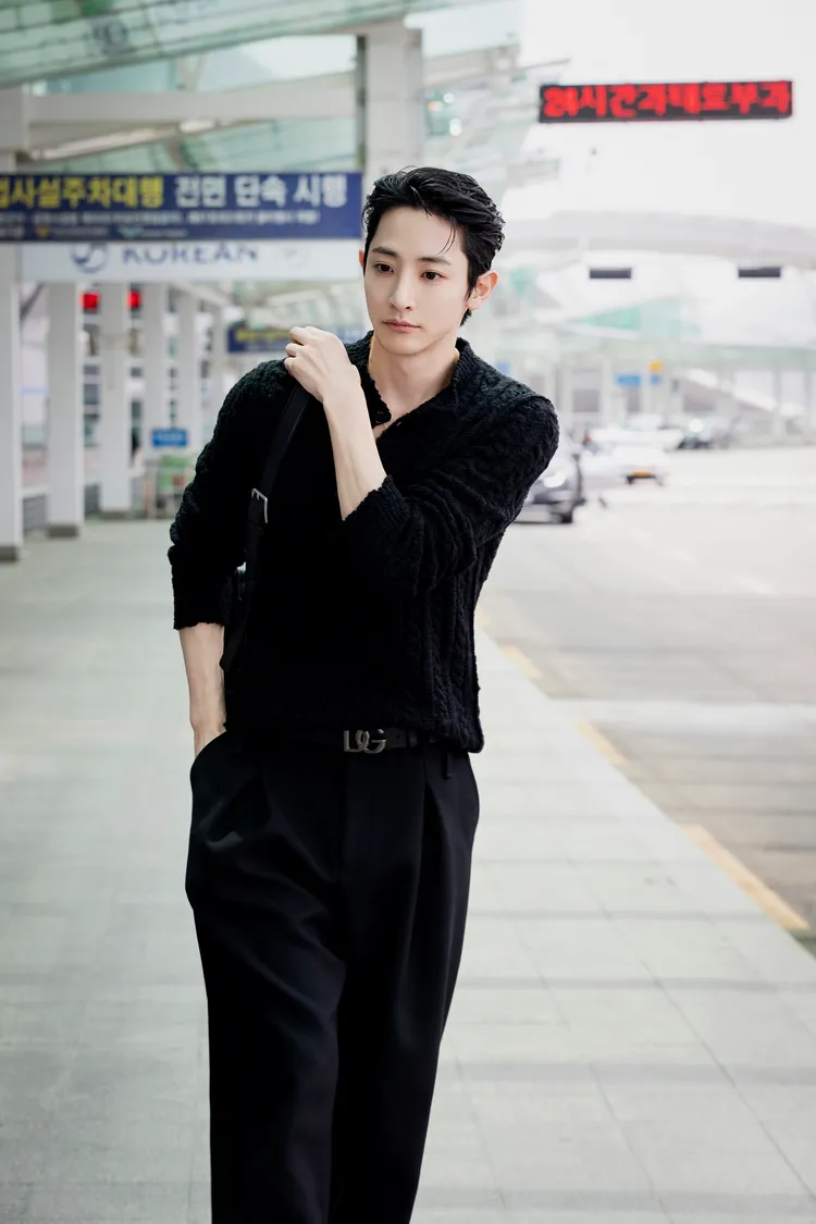 李洙赫現身仁川機場準備飛往台灣。品牌提供