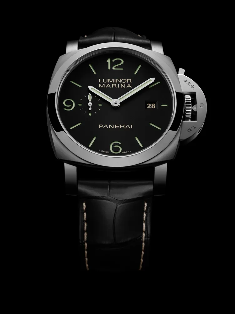沛納海Luminor Marina（PAM03312），44ｍｍ，磨砂AISI 316LVM級1.4441精鋼１錶殼，黑色霧面三明治錶盤，黑色鱷魚皮錶帶，P.980自動上鍊機械機芯，動力儲存3日，防水深度500米。品牌提供