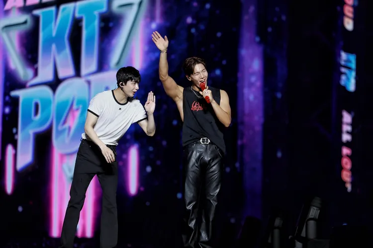 亨願（左）誇粉絲漂亮，SHOWNU說可愛。讀者提供