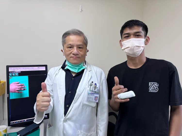 阿里感謝雇主處理其斷指得宜，加上魏經武主任的手術及照護，讓他接回斷指並已恢復7成活動度。院方提供