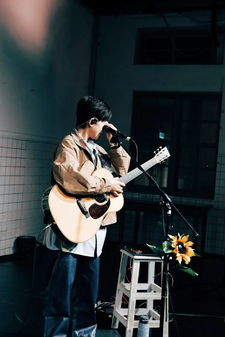 王彙筑開唱想到年初病逝的爸爸，忍不住淚崩。傻皮文創提供