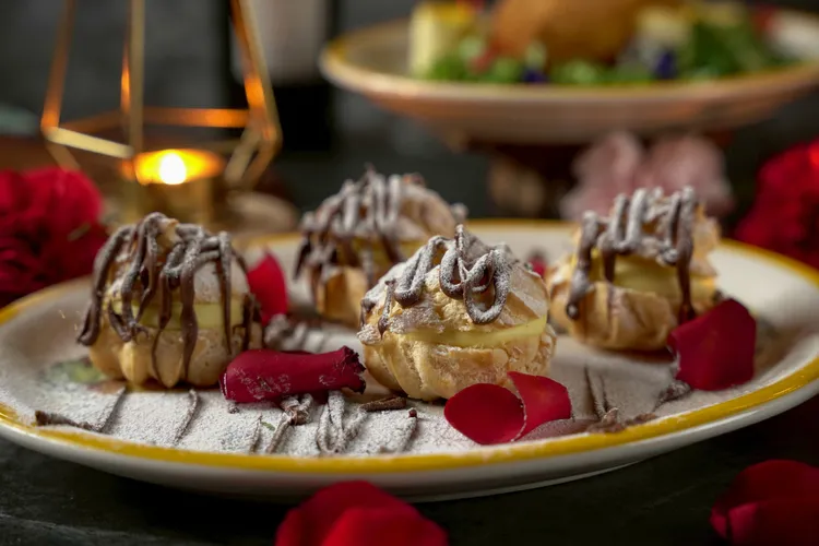 Ciao母親節四人套餐可享用到西西里經典甜點「卡士達貝涅餅」。雲朗觀光提供