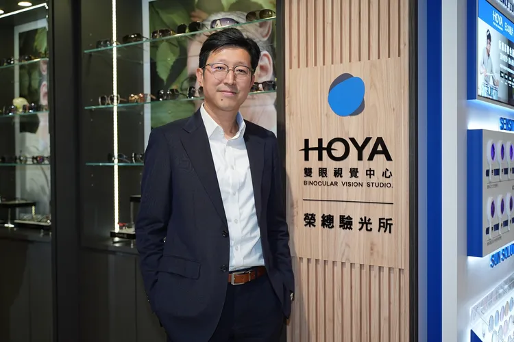 身為兩個孩子的父親，關國強定期往返台灣與香港，也身體力行推動近視防控與戶外運動。彭欣偉攝