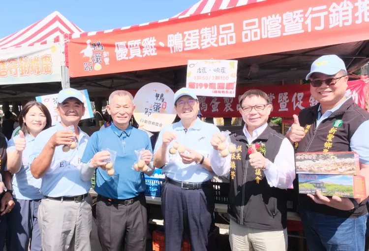 楊文科縣長到場歡慶端午。新竹縣府提供