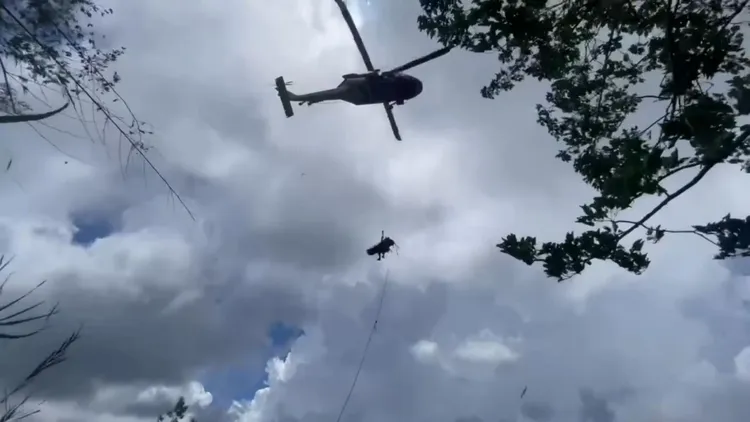 空勤總隊支援吊掛。翻攝畫面