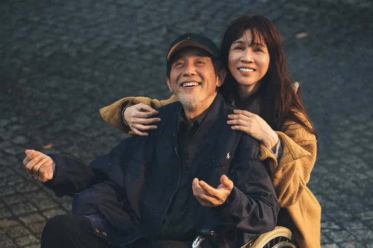 秦漢完美演繹劇中老病父親。Netflix提供